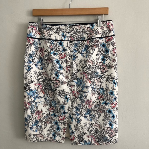 Ann Taylor White Floral Knee Length Pencil Skirt - Picture 5 of 5